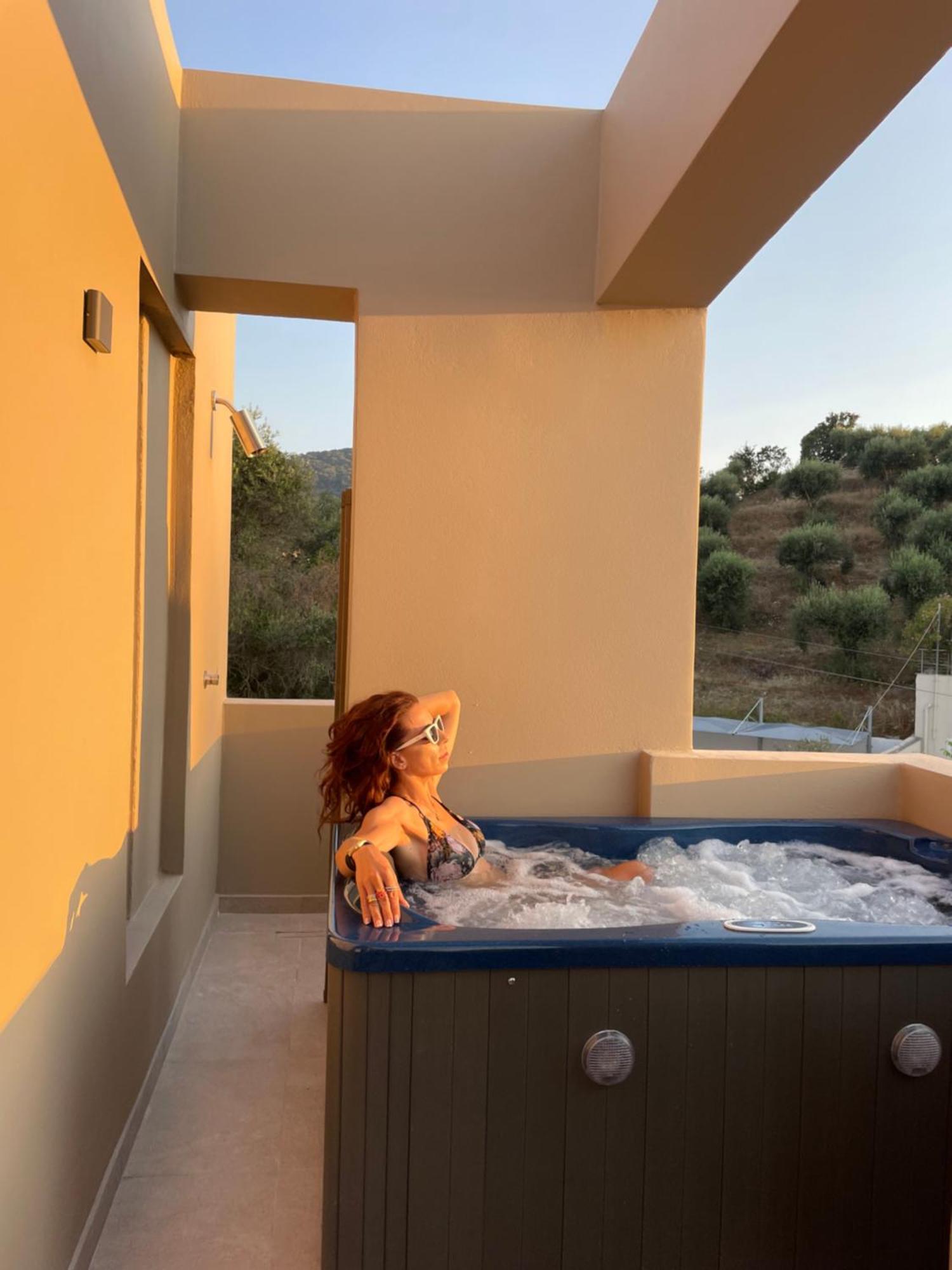 Palms And Spas Villas Retreat Mesongi Bagian luar foto